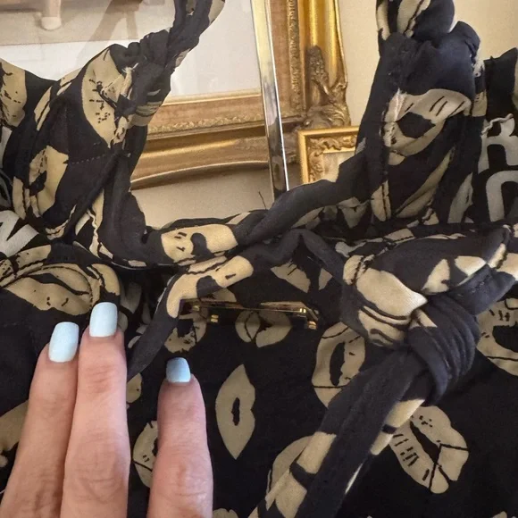 Marc Jacobs Black and Cream Tote Bag - Picture 9 of 13